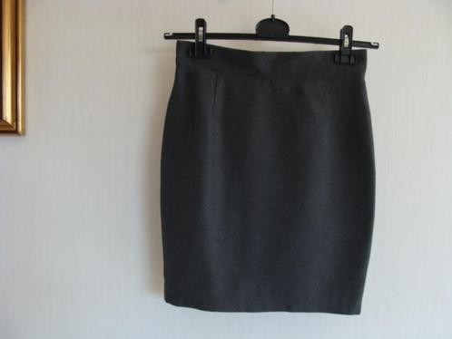 Lot 1 jupe grise moyen, 1 noir, taille 36,, Kleding | Dames, Rokken, Zo goed als nieuw, Maat 36 (S), Overige kleuren, Ophalen of Verzenden