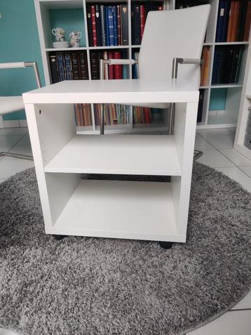 Kast ikea eina nachtkast tafel salontafel wielen beschikbaar voor biedingen