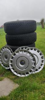 Winterbanden + stalen velgen en originele Volvo-sierdoppen 1, Auto-onderdelen, Banden en Velgen, Ophalen, Gebruikt, 15 inch, Velg(en)
