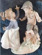 Lieve Porselein Lladro beeld- " Vreemde vriendschap "., Verzenden