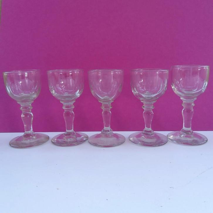 Set van 5 antieke borrelglaasjes op voet., Antiek en Kunst, Antiek | Glaswerk en Kristal, Ophalen