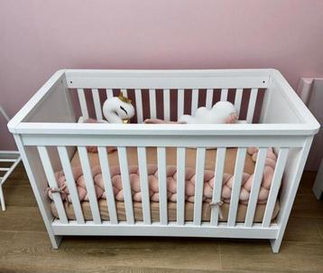 Complete babykamer zo goed als nieuw beschikbaar voor biedingen