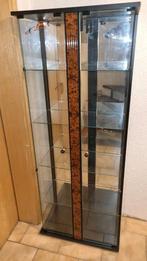 Stijlvolle glazen vitrinekast met ingebouwde verlichting, Huis en Inrichting, Kasten | Vitrinekasten, Verzenden, Gebruikt, Glas
