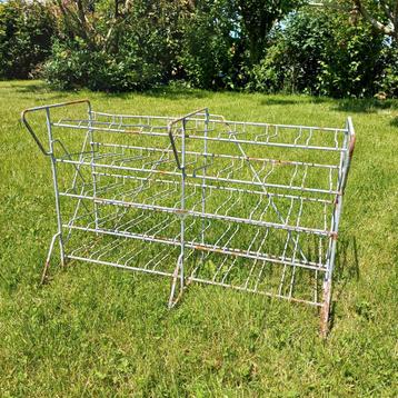 Rack en métal ancien pour 40 bouteilles de vin