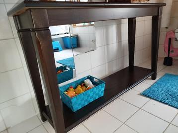 Bijzettafel beschikbaar voor biedingen