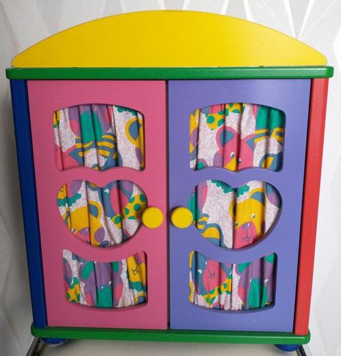 armoire de poupée colorée, Enfants & Bébés, Jouets | Poupées, Utilisé, Autres types, Enlèvement