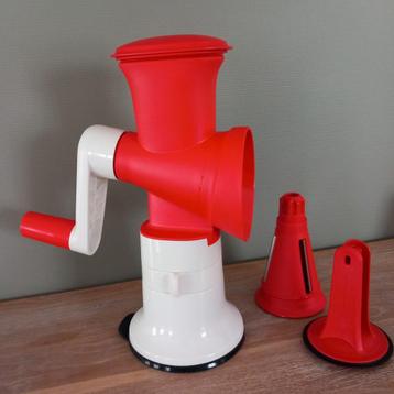 Tupperware!!!  adaptachef,chef press ricer ,sorbetmaker !!!  beschikbaar voor biedingen