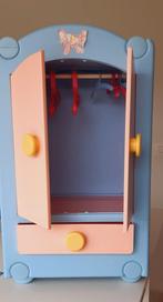 Armoire pour poupées, Enlèvement