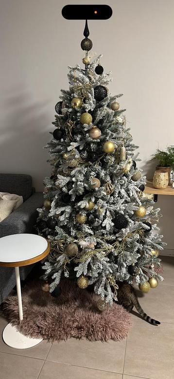 Kerstboom 180cm volledig beschikbaar voor biedingen