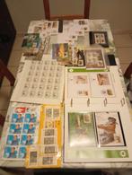 Koffer van 30 kg met postzegels, albums, tijdschrift, enz..., Postzegels en Munten, Ophalen