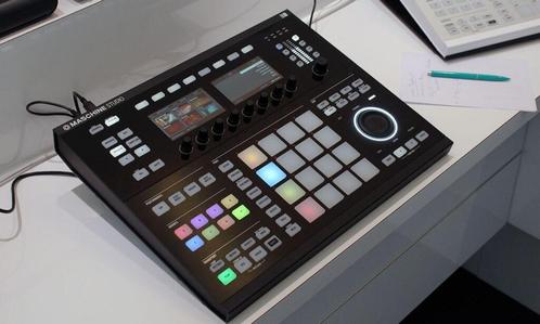 Maschine studio (Mijne) RUILEN tegen BOSS Dr 880 (Jouwe), Muziek en Instrumenten, Drumcomputers, Zo goed als nieuw, Boss, Ophalen