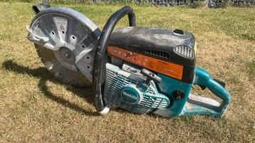 Makita 7301 slijpmachine op benzine met nieuwe schijf beschikbaar voor biedingen