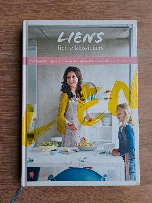 Boek Liens Lichte Klassiekers - Lien Willaert, Boeken, Kookboeken, Zo goed als nieuw, Gezond koken, Ophalen of Verzenden