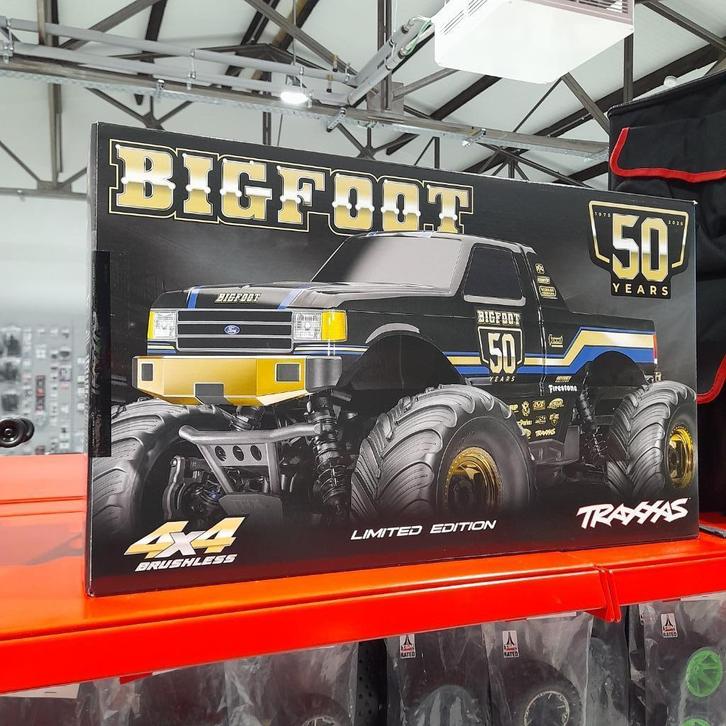 Traxxas Bigfoot BL-2s 50th Anniversary Edition, Hobby en Vrije tijd, Modelbouw | Radiografisch | Auto's, Nieuw, Auto offroad, Elektro