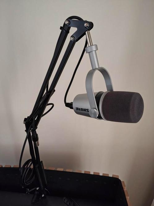Shure MV7 Podcast microfoon inclusief standaard, Muziek en Instrumenten, Microfoons, Zo goed als nieuw, Ophalen of Verzenden