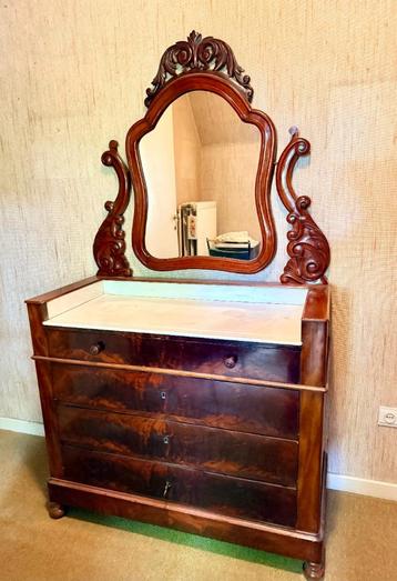 Antieke commode met met marmeren blad en spiegel beschikbaar voor biedingen