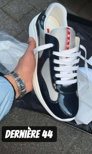 paire de chaussures prada jamais porter, Kleding | Heren, Schoenen, Ophalen of Verzenden, Nieuw, Blauw
