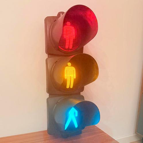 AUTHENTIEK VINTAGE VERKEERSLICHT INDUSTRIËLE WANDLAMP ITALIË, Huis en Inrichting, Lampen | Wandlampen, Gebruikt, Kunststof, Overige materialen