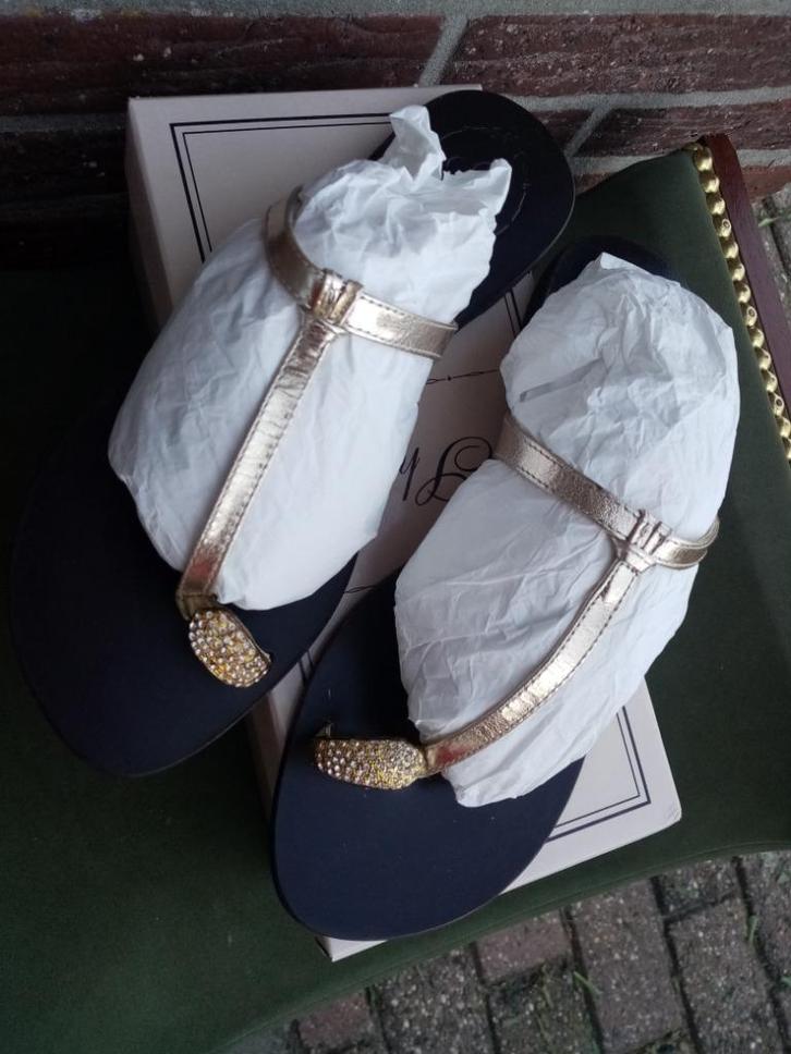 Dames slippers Mt40, Vêtements | Femmes, Chaussures, Neuf, Sandales de bain, Autres couleurs, Enlèvement ou Envoi