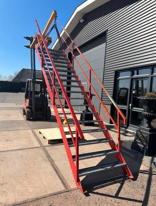 Stalen steektrap bordestrap wenteltrap trappen, Auto diversen, Autogereedschap, Ophalen of Verzenden