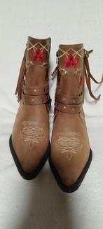 Bottes santiags en cuir, Enlèvement