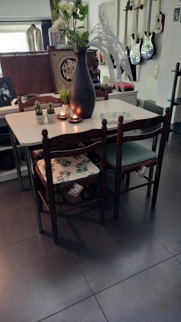Prachtige eetkamer/keuken set. beschikbaar voor biedingen