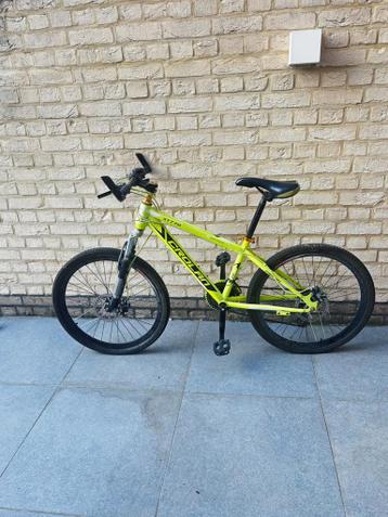 Heldere gele fiets