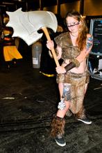 ️ Van Gips tot Glorie: Zelfgemaakte Cosplay-Bijl., Ophalen