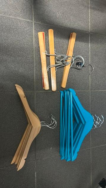 Kinderkapstokken kinderkledij hangers  beschikbaar voor biedingen