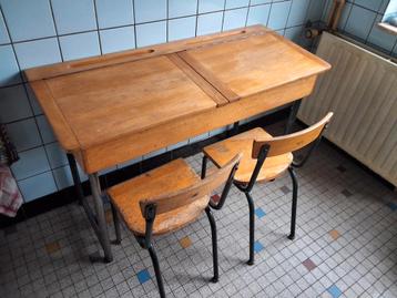 Vintage schoolbankje uit de jaren vijftig uit de jaren zesti beschikbaar voor biedingen