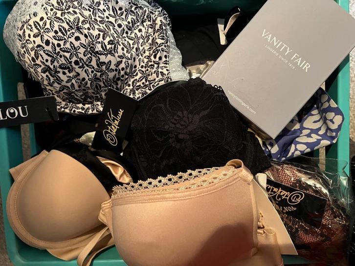 Pakket van 250  stuks nieuwe merken lingerie, Kleding | Dames, Ondergoed en Lingerie, BH, Overige kleuren, Ophalen of Verzenden