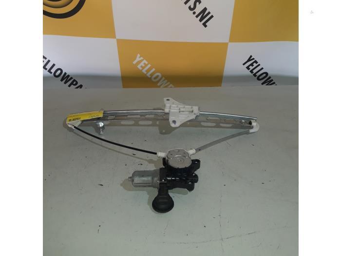 Ruitmechaniek 4Deurs links-voor van een Suzuki Swift, Auto-onderdelen, Ruiten en Toebehoren, Suzuki, Gebruikt, 3 maanden garantie