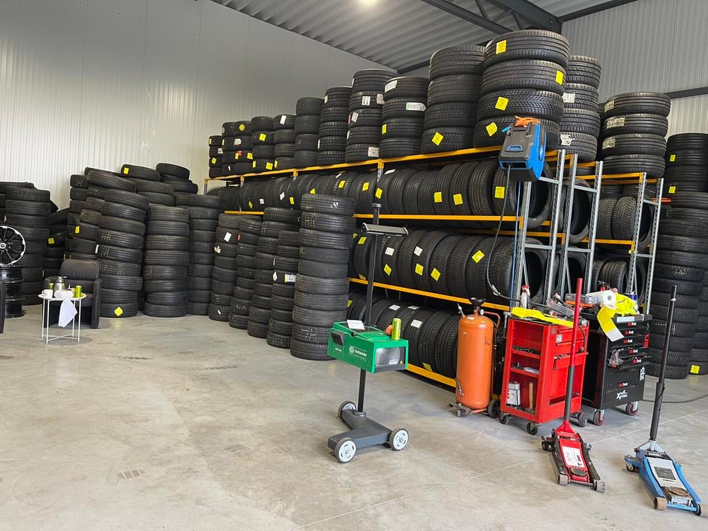 Tweedehands Banden 0493332228, Zakelijke goederen, Kantoor en Winkelinrichting | Magazijn, Stelling en Opslag, Ophalen of Verzenden