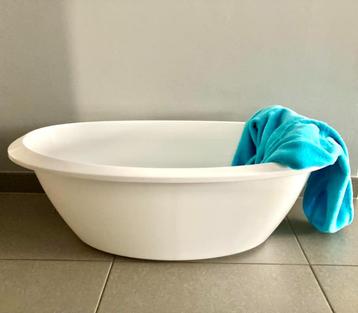 Babybadje + badjas 2 jaar beschikbaar voor biedingen