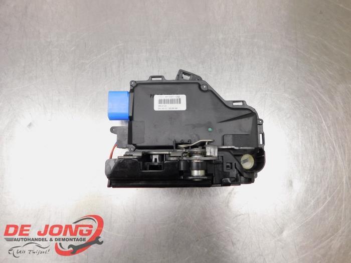 Deurslot Mechaniek 4Deurs links-voor van een Volkswagen Golf, Auto-onderdelen, Carrosserie, Volkswagen, Gebruikt, 3 maanden garantie