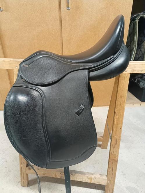 Zwart dressuurzadel TEKNA, Dieren en Toebehoren, Paarden en Pony's | Zadels, Zo goed als nieuw, Ophalen