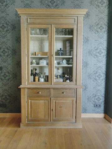 Flamant vitrinekast beschikbaar voor biedingen