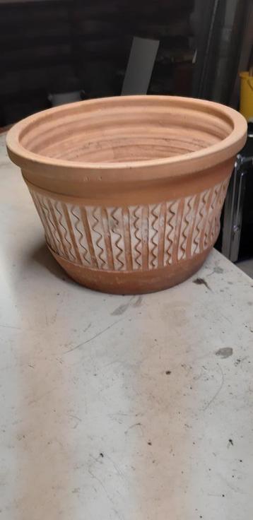 pot de fleurs en terre cuite avec décorations, 40 cm ou plus, Rond, Enlèvement, Utilisé