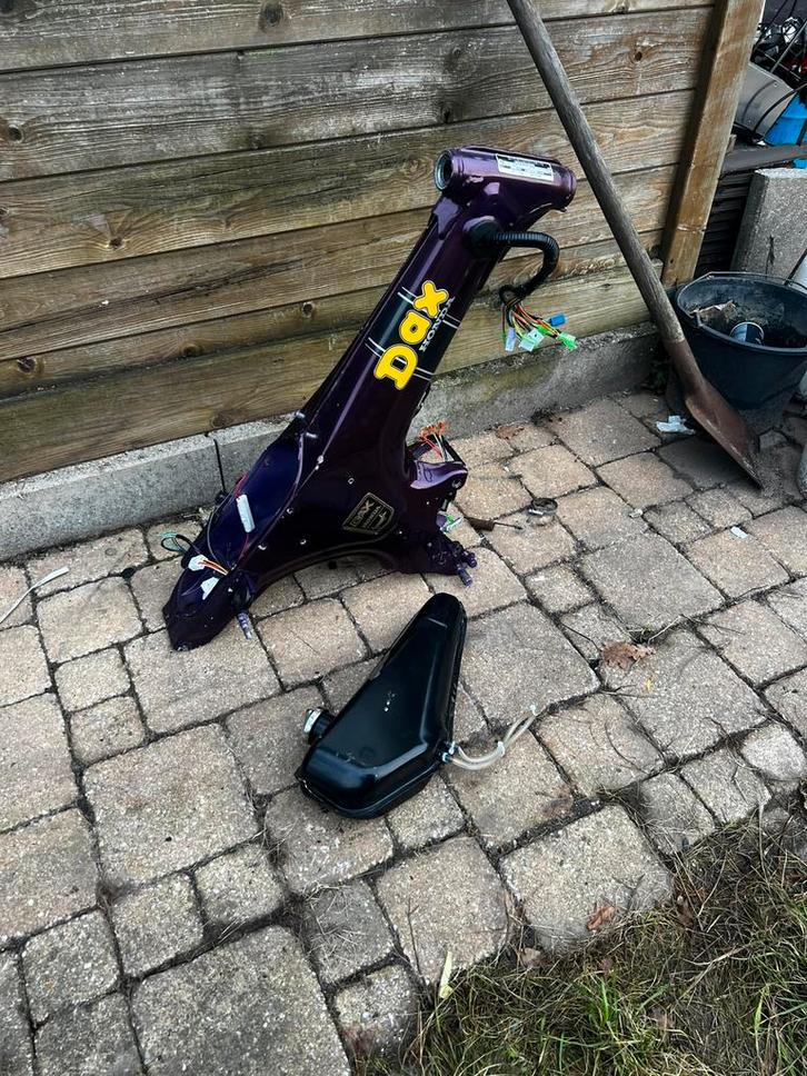 Dax kader met papieren, Vélos & Vélomoteurs, Pièces de cyclomoteur | Général, Comme neuf, Enlèvement