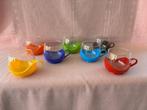 7 retro kopjes en bordjes plastiek en glas, Ophalen of Verzenden