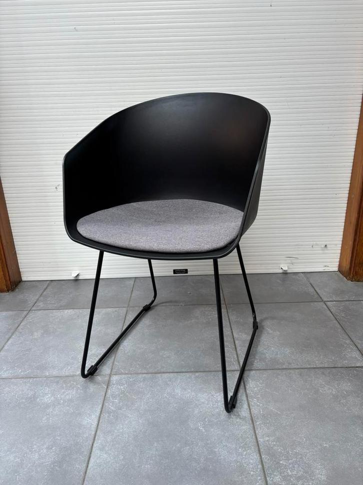 Design stoel, Huis en Inrichting, Stoelen, Zo goed als nieuw, Eén, Kunststof, Metaal, Stof, Zwart, Ophalen