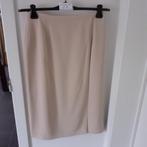 MARKS & SPENCER Beige rechte overslagrok Maat: 44 Prijs: € 4, Maat 42/44 (L), Ophalen of Verzenden, Zo goed als nieuw, Onder de knie