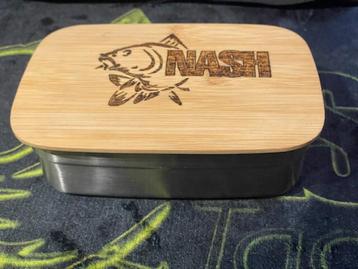 Bewaardoosje met Nash logo ( nieuw) beschikbaar voor biedingen