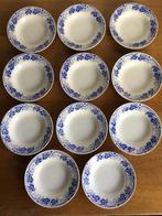 11 assiettes creuses Boch boucles florales bleues, Enlèvement ou Envoi