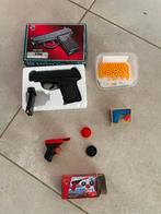 3 speelgoed revolvers met lader en kogels, Enlèvement ou Envoi, Comme neuf