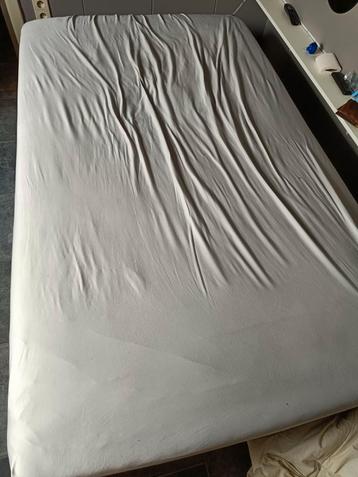 Bed + matras beschikbaar voor biedingen