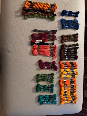 67 cotons à broder DMC de différentes couleurs  beschikbaar voor biedingen