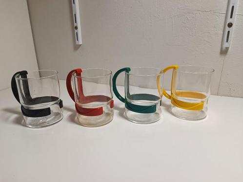 Set van 4 vintage theeglazen met gekleurde hengsels van a, Antiek en Kunst, Antiek | Glaswerk en Kristal, Ophalen