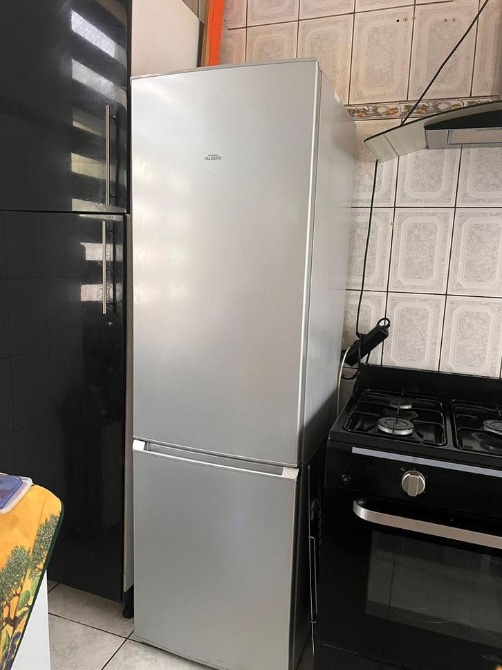 Réfrigérateur Congélateur VALBERG - Très bon état, Elektronische apparatuur, Koelkasten en IJskasten, Zo goed als nieuw, Ophalen