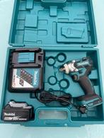 Makita DTW285 Slagmoersleutel, Ophalen